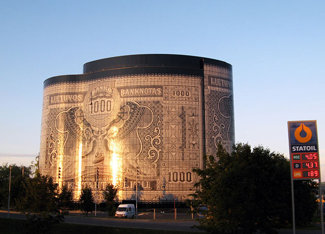 banknote_building_kaunas_lithuania.jpg