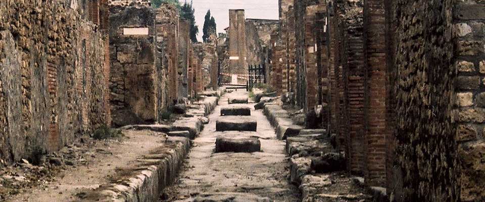 http://www.romecitytours.com/images/pompeii.jpg