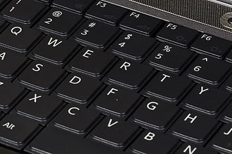 http://upload.wikimedia.org/wikipedia/commons/thumb/0/0a/qwerty_keyboard.jpg/330px-qwerty_keyboard.jpg