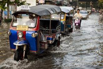 http://www.straitstimes.com/sti/stimedia/image/20111025/thaiflood-afp.jpg