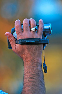 http://upload.wikimedia.org/wikipedia/commons/thumb/e/e6/camcorder_in_use_-_sa.jpg/220px-camcorder_in_use_-_sa.jpg