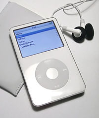 https://upload.wikimedia.org/wikipedia/commons/thumb/8/88/ipod_5th_generation_white.jpg/200px-ipod_5th_generation_white.jpg