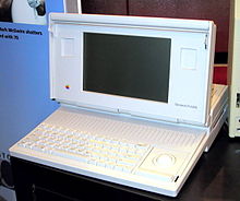 https://upload.wikimedia.org/wikipedia/commons/thumb/a/a9/macintosh_portable.jpg/220px-macintosh_portable.jpg