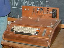 https://upload.wikimedia.org/wikipedia/commons/thumb/2/27/apple_i.jpg/220px-apple_i.jpg