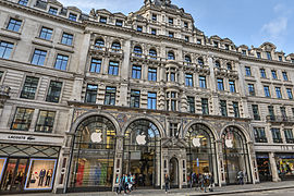 https://upload.wikimedia.org/wikipedia/commons/thumb/b/b9/regent_street_apple_store%2c_london_12297897574_o.jpg/270px-regent_street_apple_store%2c_london_12297897574_o.jpg