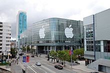 https://upload.wikimedia.org/wikipedia/commons/thumb/5/55/wwdc_2011_moscone_west_exterior.jpg/220px-wwdc_2011_moscone_west_exterior.jpg