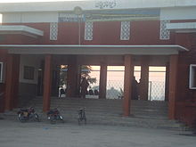 http://upload.wikimedia.org/wikipedia/commons/thumb/5/5f/railway_station%2cd.g.khan.jpg/220px-railway_station%2cd.g.khan.jpg