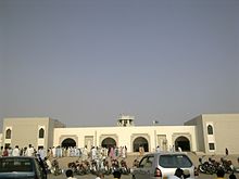 http://upload.wikimedia.org/wikipedia/commons/thumb/2/2e/d.g.khan_int._airport.jpg/220px-d.g.khan_int._airport.jpg