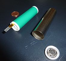 http://upload.wikimedia.org/wikipedia/commons/thumb/6/6b/lithium-ion_cell_cylindric.jpg/220px-lithium-ion_cell_cylindric.jpg