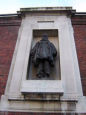 http://upload.wikimedia.org/wikipedia/commons/thumb/9/95/shackletonstatue.jpg/170px-shackletonstatue.jpg