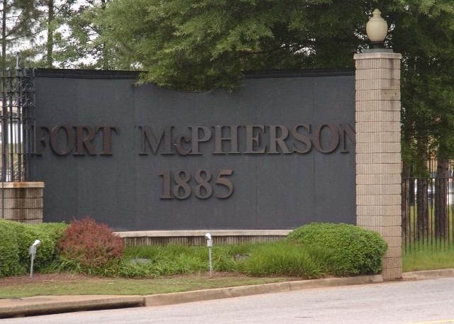 https://upload.wikimedia.org/wikipedia/en/7/76/front_gate_mcpherson.jpg