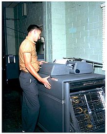 http://upload.wikimedia.org/wikipedia/commons/thumb/9/97/ibm407_tabulator_1961_01.redstone.jpg/220px-ibm407_tabulator_1961_01.redstone.jpg