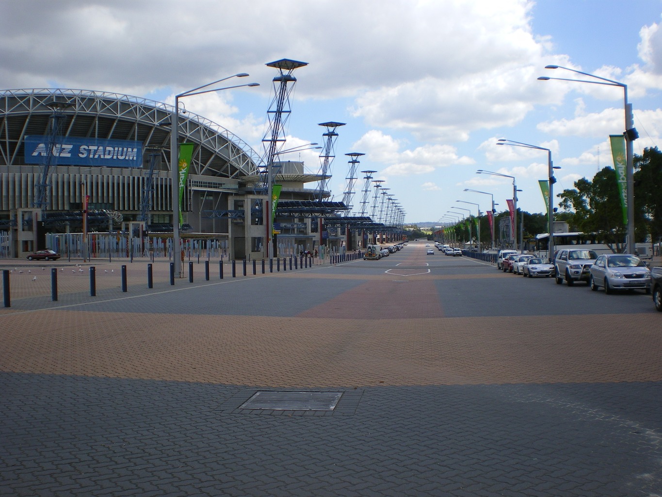 http://cdn3.vtourist.com/19/6168416-olympic_park_main_precinctwith_anz_main_stadium_homebush.jpg?version=2