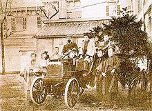 http://upload.wikimedia.org/wikipedia/commons/thumb/2/2c/japan1898panhard.jpg/220px-japan1898panhard.jpg