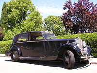 http://upload.wikimedia.org/wikipedia/commons/thumb/1/1f/rollsroycephantomcirca1936.jpg/200px-rollsroycephantomcirca1936.jpg