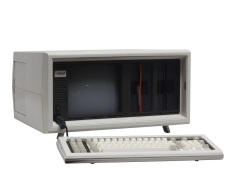 http://upload.wikimedia.org/wikipedia/commons/thumb/5/5b/compaq_portable-img_7222.jpg/1280px-compaq_portable-img_7222.jpg