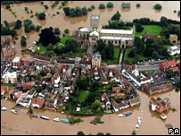 flooding in tewkesbury, july 2007