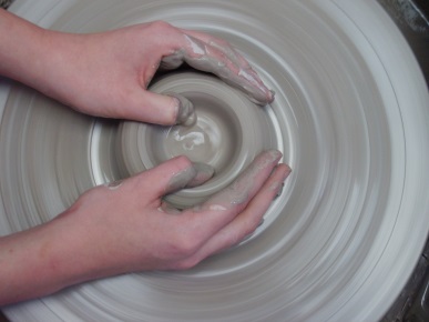 http://evestudiopottery.co.uk/wp-content/uploads/2012/11/pottery-wheel-image.jpg