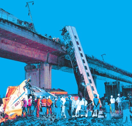 the crash at wenzhou. the rail ministry had been determined to build seventy-five hundred miles of high-speed railway more quickly than anyone thought possible.