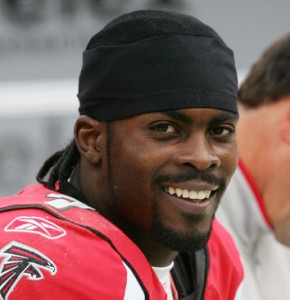 http://sportsthenandnow.com/wp/wp-content/uploads/2009/08/michael_vick-290x300.jpg