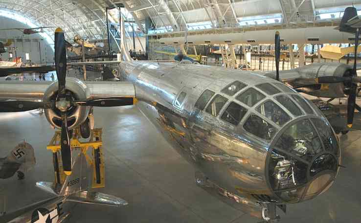http://solarnavigator.net/aviation_and_space_travel/aviation_space_images/enola_gay_b29_superfortress_bomber_aircraft_museum.jpg