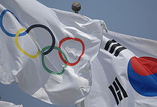 http://upload.wikimedia.org/wikipedia/commons/thumb/8/8a/skoreaandolympicflag.jpg/220px-skoreaandolympicflag.jpg
