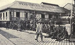 http://upload.wikimedia.org/wikipedia/commons/thumb/b/b2/americans_guarding_pasig_river_bridge%2c_1898.jpg/260px-americans_guarding_pasig_river_bridge%2c_1898.jpg