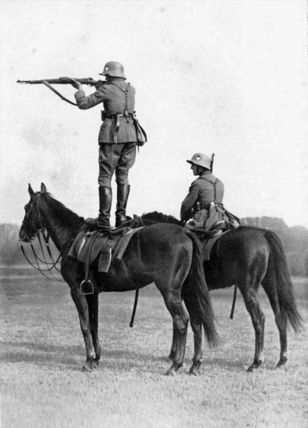 http://dailysanctuary.com/wp-content/uploads/2015/03/2-german-soldiers-horse.jpg