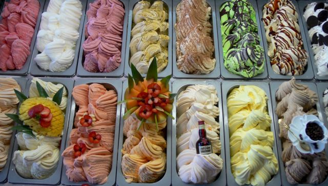 http://blogs.townonline.com/wellesley/wp-content/uploads/2009/01/gelato4.jpg