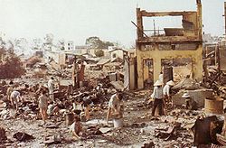 http://upload.wikimedia.org/wikipedia/commons/thumb/f/f1/cholon_after_tet_offensive_operations_1968.jpg/250px-cholon_after_tet_offensive_operations_1968.jpg