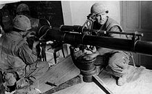 http://upload.wikimedia.org/wikipedia/commons/thumb/f/f0/marines_firing_a_106mm_recoilless_rifle_from_classroom_in_hue_university.jpg/220px-marines_firing_a_106mm_recoilless_rifle_from_classroom_in_hue_university.jpg