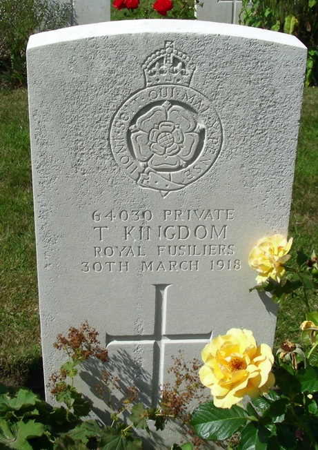 macintosh hd:users:peterholden:desktop:thomas kingdom #gs/64030 royal fusiliers:gravestone.jpg