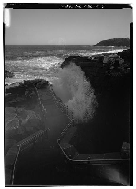 c:\users\linda\documents\2014\loc\national parks pd\acadia national park\thunder hole view shed on park loop road at thunder hole.jpg