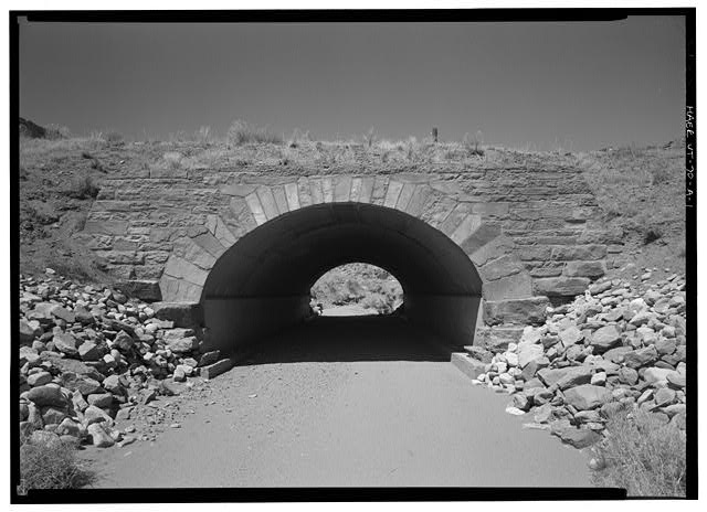 c:\users\linda\documents\2014\loc\national parks pd\arches np\west entrance elevation to arches np.jpg