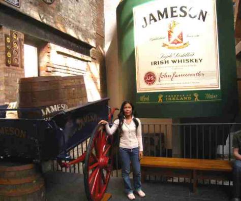 http://photos.igougo.com/images/p394221-dublin-start_of_the_jameson_distillery_tour.jpg