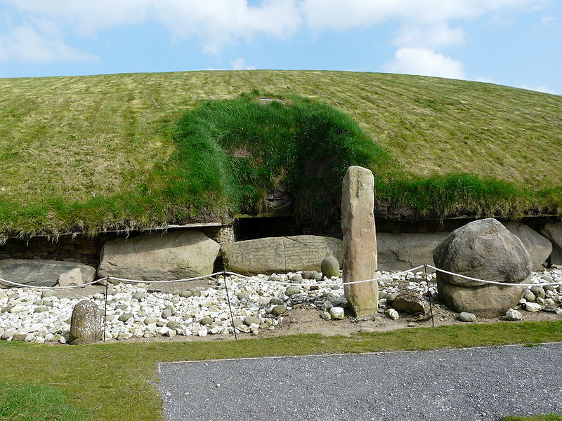 file:knowth entrance to second passage 2010.jpg