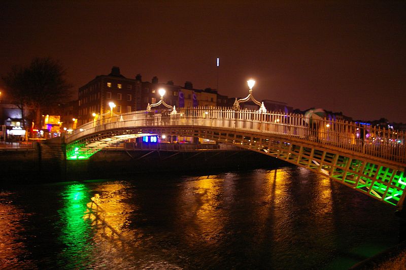 file:ha\'penny bridge.jpg