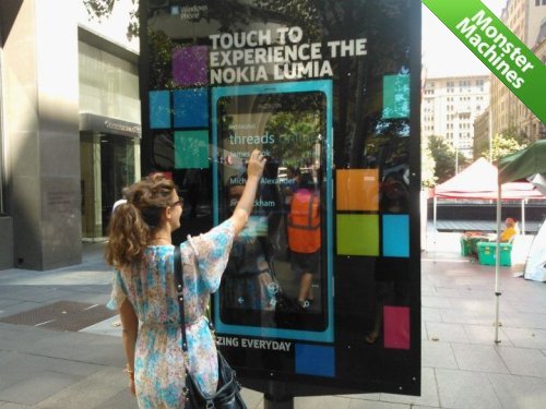 интерактивный рекламный щит nokia lumia 800s