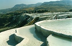 http://upload.wikimedia.org/wikipedia/commons/thumb/a/ae/pamukkale3.jpg/250px-pamukkale3.jpg