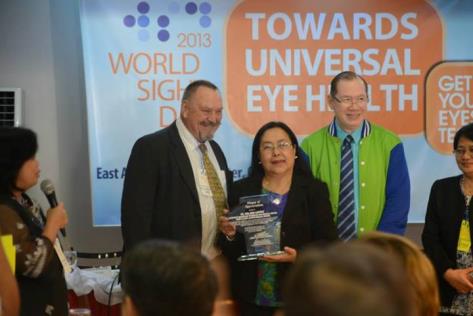 c:\iapbsync\shared\communications\world sight day\wsd13\activities report\wsd13 philippines\1385974_10152001539963156_1119362517_n.jpg