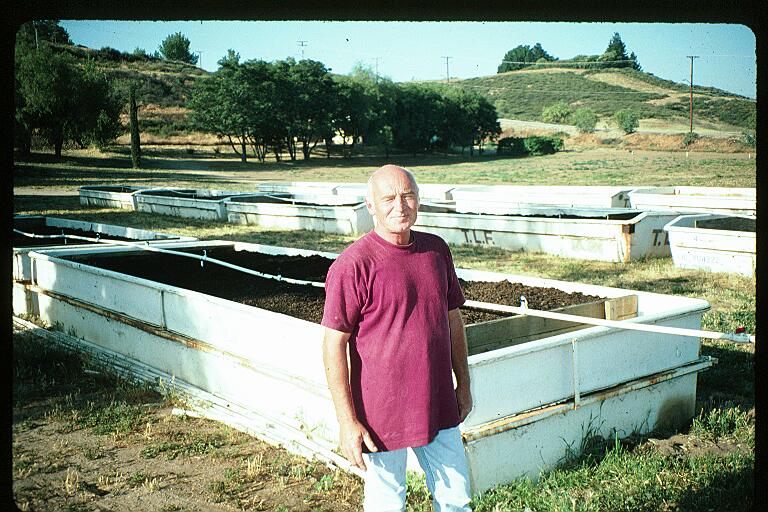 george bodlak\'s irrigated fiberglass worm bins.jpg